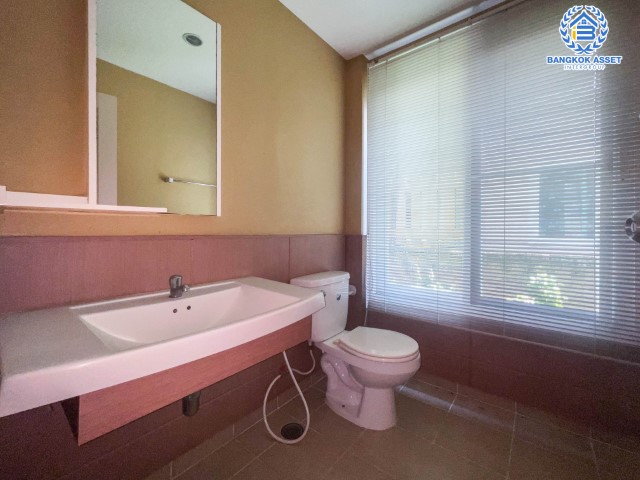 *****บ้านเดี่ยวมือสอง โซนนนทบุรี ม.คาซ่าแกรนด์ ชัยพฤกษ์-แจ้งวัฒนะ เนื้อที่กว้างขวางกว่า 77.40 ตร.ว. ฟังก์ชันครบครัน 3 ห้องนอน 2 ห้องน้ำ 2 ที่จอดรถ บ้านคุณภาพจากแบรนด์ Q.House พร้อมพื้นที่ใช้สอยมากกว่า 245 ตร.ม. ตอบโจทย์ทุกการเดินทางให้ง่ายดายยิ่งขึ้น บนทำเลใกล้รถไฟฟ้าสายอนาคตสายสีชมพู และจุดขึ้นทางด่วน "แจ้งวัฒนะ" จองด่วน!